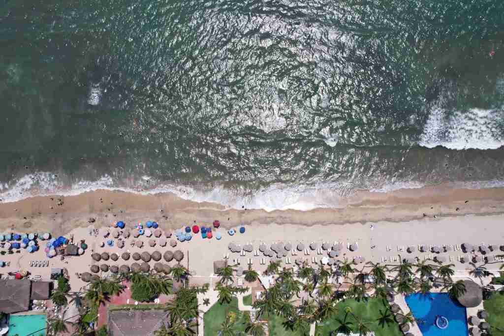Imagen capturada desde la parte superior de la playa en Nuevo Vallarta, Nayarit, fotografía con drone en Nuevo Vallarta